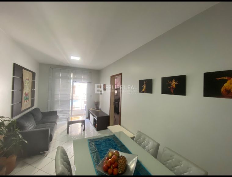 Apartamento no Bairro Praia Comprida em São José com 2 Dormitórios e 64 m² - 21394