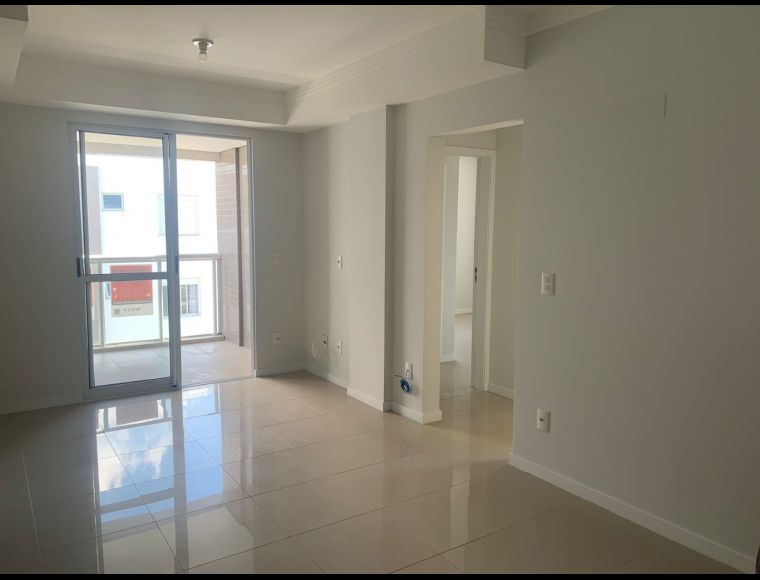 Apartamento no Bairro Roçado em São José com 2 Dormitórios (1 suíte) - 472553