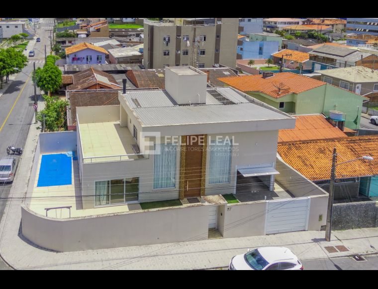 Casa no Bairro Areias em São José com 3 Dormitórios (1 suíte) e 233 m² - 17841