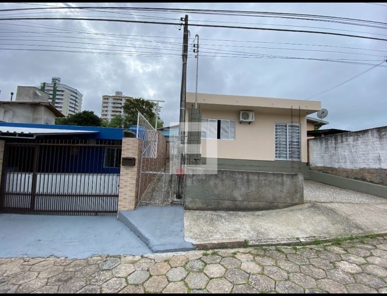 Casa no Bairro Barreiros em São José com 2 Dormitórios e 120 m² - 4148