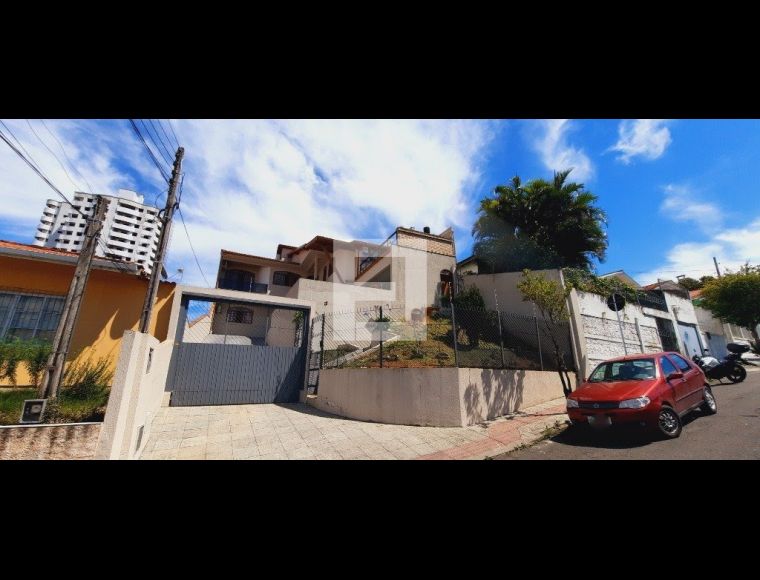 Casa no Bairro Barreiros em São José com 5 Dormitórios (3 suítes) e 436 m² - 3840