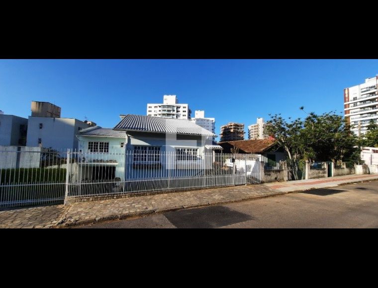 Casa no Bairro Barreiros em São José com 5 Dormitórios (3 suítes) e 272 m² - 3434