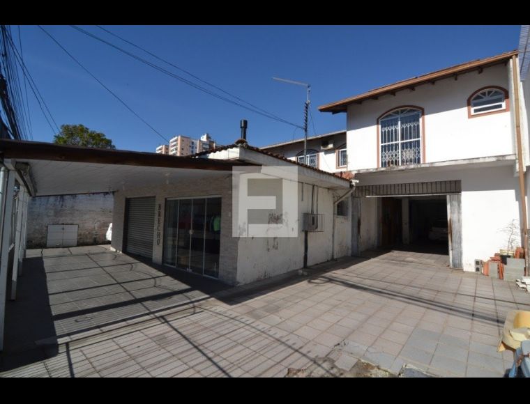 Casa no Bairro Barreiros em São José com 5 Dormitórios (1 suíte) e 395 m² - 3449