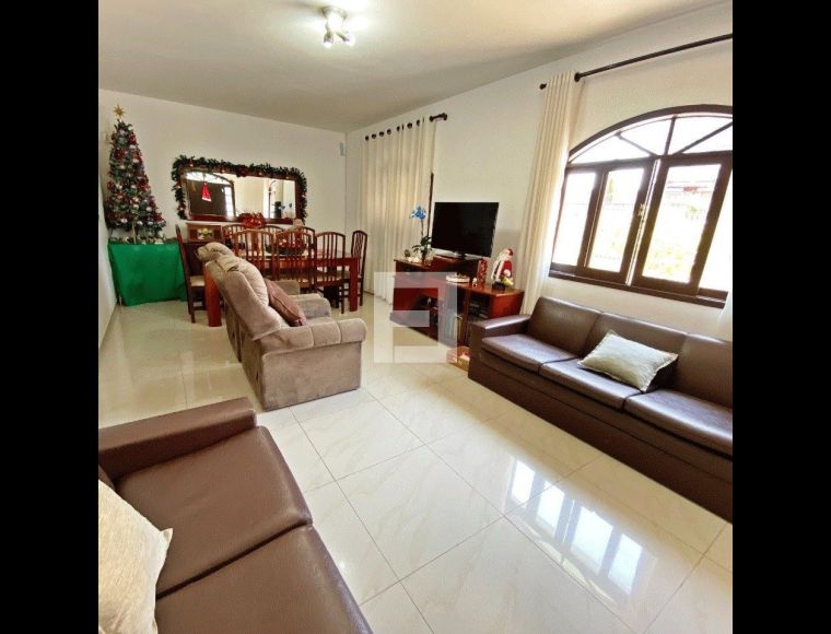 Casa no Bairro Barreiros em São José com 4 Dormitórios (1 suíte) e 120 m² - 16332