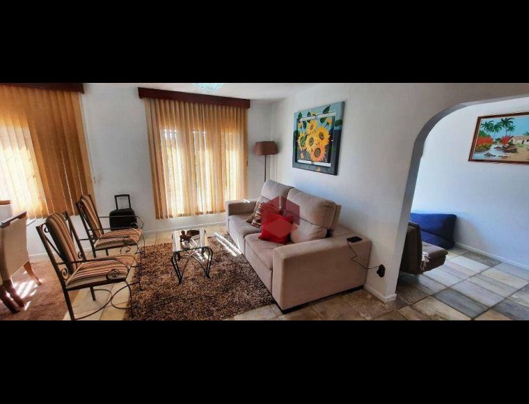 Casa no Bairro Barreiros em São José com 4 Dormitórios (1 suíte) e 153 m² - CA0555