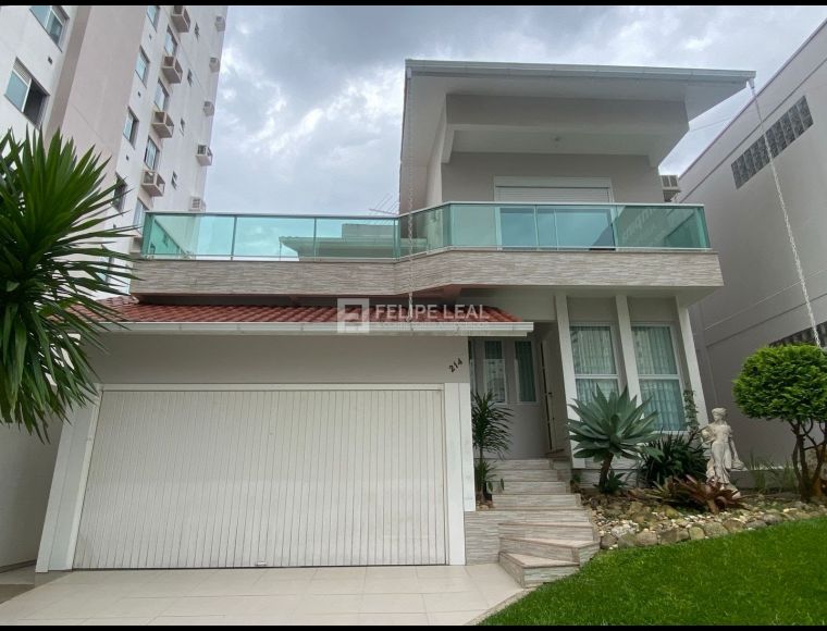 Casa no Bairro Campinas em São José com 3 Dormitórios (1 suíte) e 330 m² - 20808-V