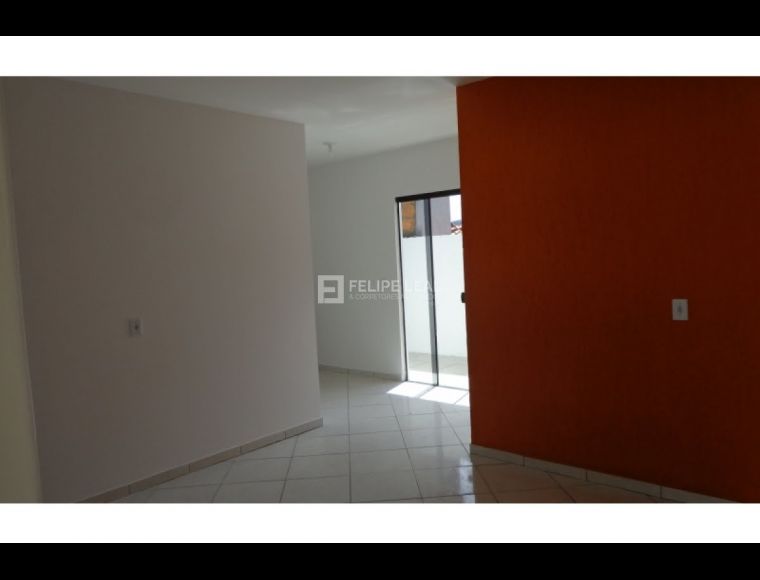 Casa no Bairro Forquilhas em São José com 2 Dormitórios e 50 m² - 20516