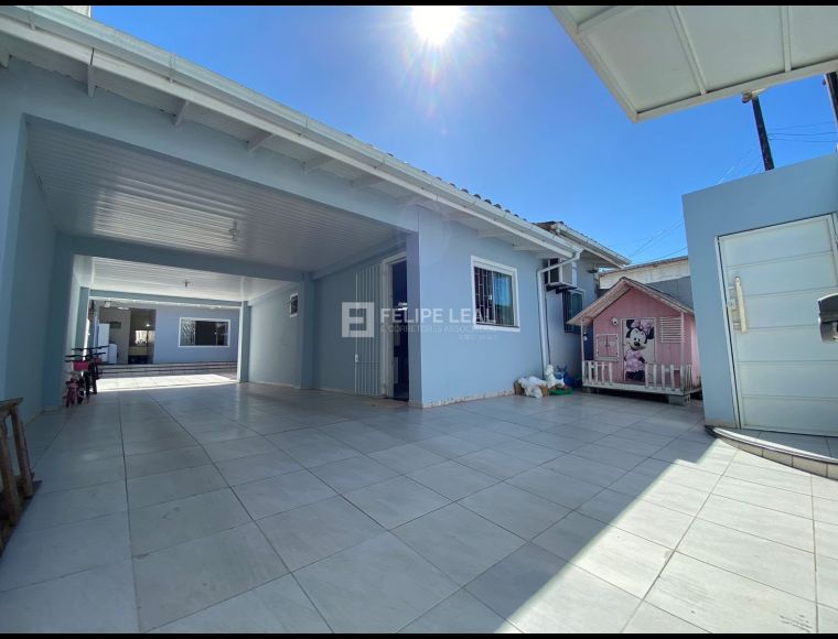 Casa no Bairro Forquilhas em São José com 2 Dormitórios e 150 m² - 21302