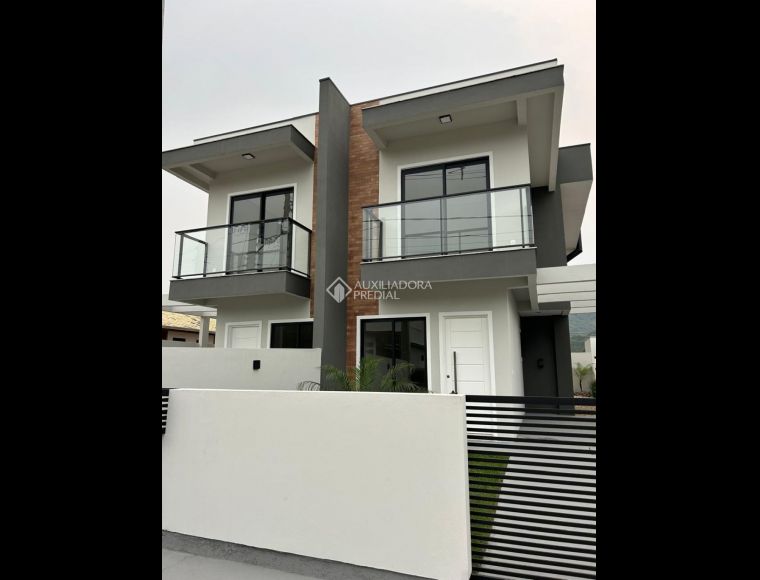 Casa no Bairro Forquilhas em São José com 2 Dormitórios (2 suítes) - 663355