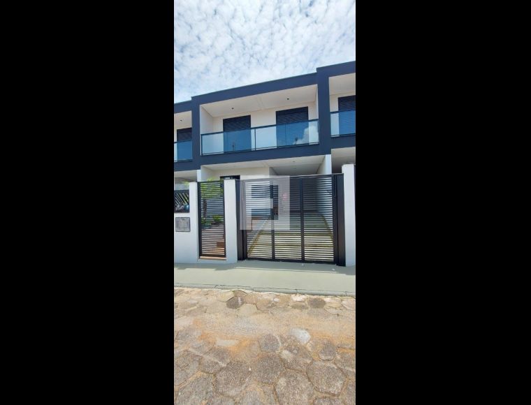 Casa no Bairro Ipiranga em São José com 2 Dormitórios (1 suíte) e 87 m² - 4112