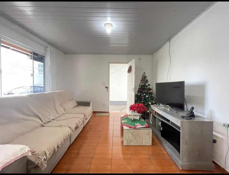 Casa no Bairro Ipiranga em São José com 3 Dormitórios - C14