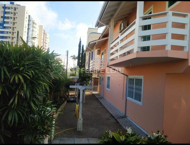 Casa no Bairro Ipiranga em São José com 3 Dormitórios (2 suítes) e 149 m² - 19824