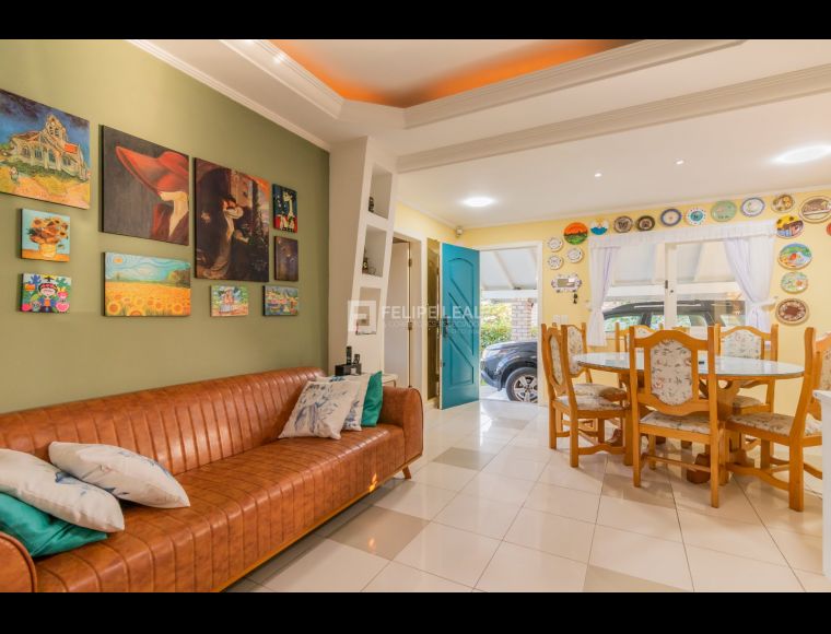 Casa no Bairro Ponta de Baixo em São José com 4 Dormitórios (1 suíte) e 241 m² - 21252