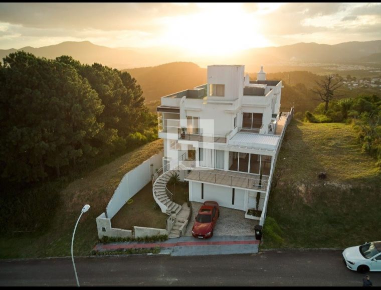 Casa no Bairro Roçado em São José com 5 Dormitórios (5 suítes) e 1132 m² - 3073