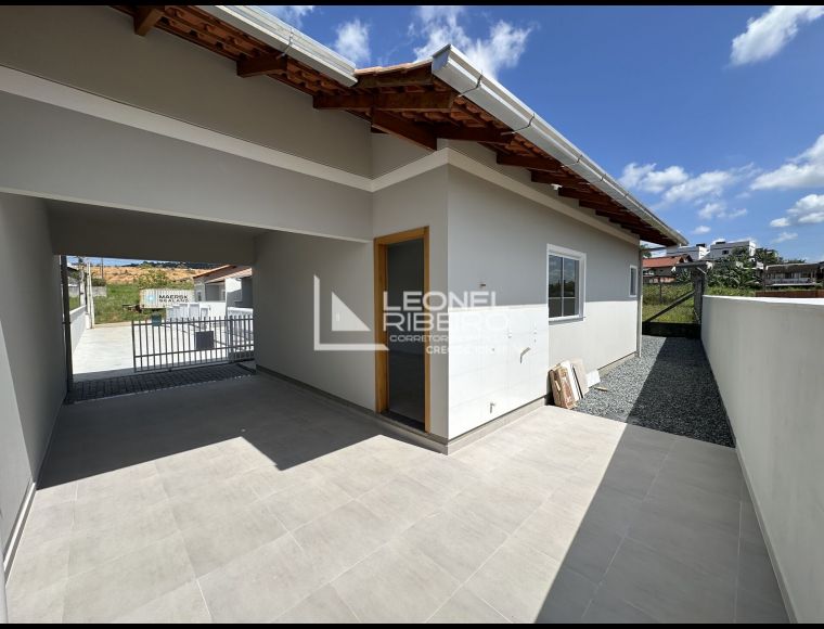 Casa no Bairro Araponguinhas em Timbó com 2 Dormitórios e 70 m² - LR363