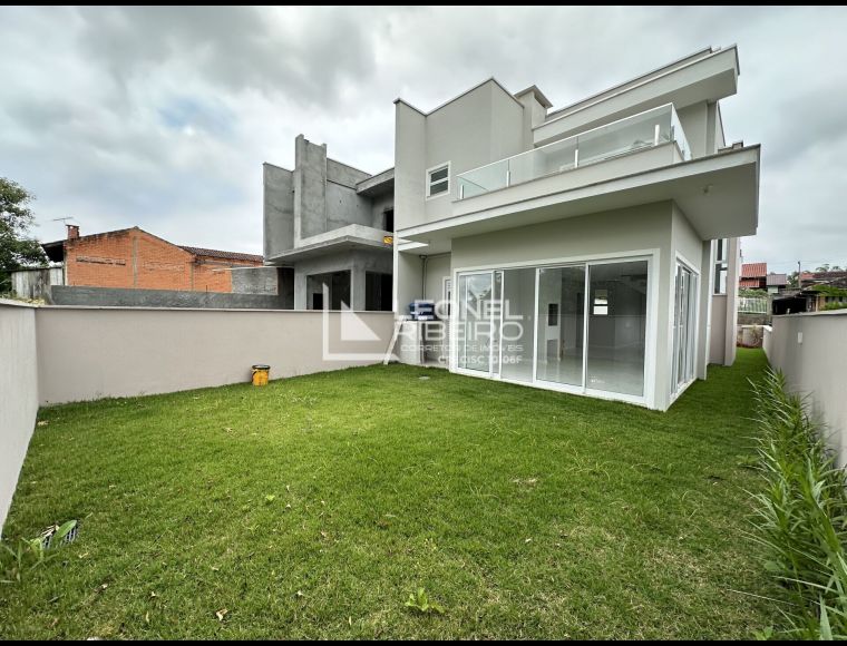 Casa no Bairro Capitais em Timbó com 3 Dormitórios (1 suíte) e 122 m² - LR378