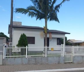 Casa no Bairro Polícia Rodoviária em Araranguá com 3 Dormitórios e 160 m² - 591