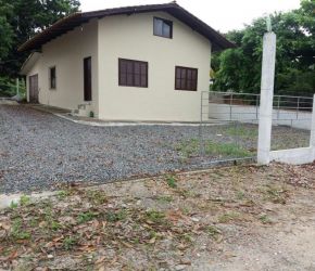 Casa em Balneário Barra do Sul com 2 Dormitórios - SR033