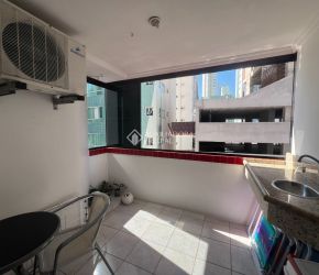 Apartamento no Bairro Centro em Balneário Camboriú com 3 Dormitórios (1 suíte) - 372292