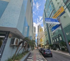 Apartamento no Bairro Centro em Balneário Camboriú com 3 Dormitórios (3 suítes) - 5820273