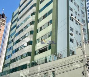 Apartamento no Bairro Pioneiros em Balneário Camboriú com 3 Dormitórios (1 suíte) e 132 m² - AP1361