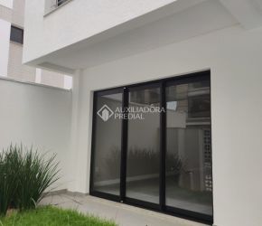 Casa no Bairro Centro em Balneário Camboriú com 3 Dormitórios (3 suítes) - 451078