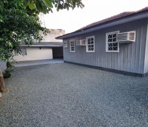 Casa no Bairro Centro em Balneário Camboriú com 4 Dormitórios e 230 m² - 4401332
