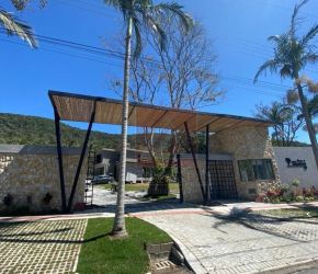 Casa no Bairro Taquaras em Balneário Camboriú com 3 Dormitórios (3 suítes) - 90538