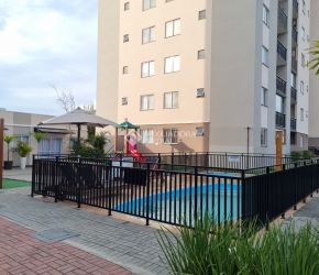 Apartamento no Bairro Centro em Balneário Piçarras com 2 Dormitórios - 461952
