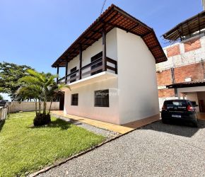 Casa no Bairro Centro em Balneário Piçarras com 4 Dormitórios e 120 m² - 35718342