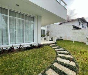 Casa no Bairro Centro em Balneário Piçarras com 394 m² - 398