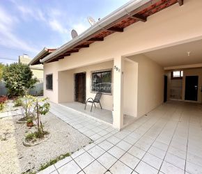 Casa no Bairro Centro em Balneário Piçarras com 3 Dormitórios (1 suíte) e 114.27 m² - 35719245