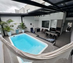 Casa no Bairro Centro em Balneário Piçarras com 3 Dormitórios (2 suítes) - 3825823