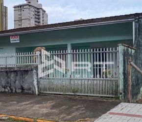 Casa no Bairro Centro em Balneário Piçarras com 4 Dormitórios (1 suíte) e 185.86 m² - 4730