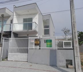 Casa no Bairro Itacolomi em Balneário Piçarras com 3 Dormitórios - 443055