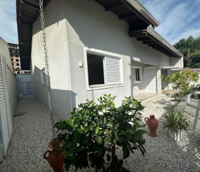 Casa no Bairro Itacolomi em Balneário Piçarras com 3 Dormitórios (1 suíte) e 147 m² - 35718797