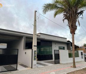 Casa no Bairro Itacolomi em Balneário Piçarras com 2 Dormitórios (1 suíte) e 84 m² - CA0435
