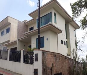 Casa no Bairro Centro em Barra Velha com 4 Dormitórios (2 suítes) e 320 m² - CA00021