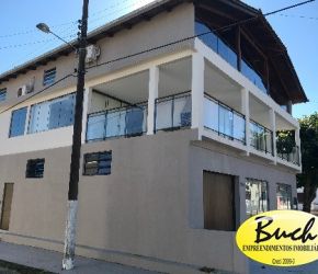 Casa no Bairro Centro em Barra Velha com 4 Dormitórios (1 suíte) - BU52789V