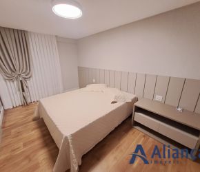 Apartamento no Bairro Bom Retiro em Blumenau com 3 Dormitórios (3 suítes) - 00772.001