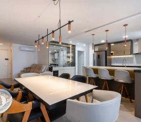 Apartamento no Bairro Centro em Blumenau com 3 Dormitórios (3 suítes) - 2351
