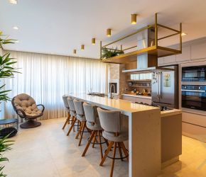 Apartamento no Bairro Escola Agrícola em Blumenau com 4 Dormitórios (3 suítes) e 212 m² - 3316862