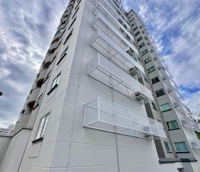 Apartamento no Bairro Garcia em Blumenau com 3 Dormitórios (1 suíte) e 92 m² - 5810269