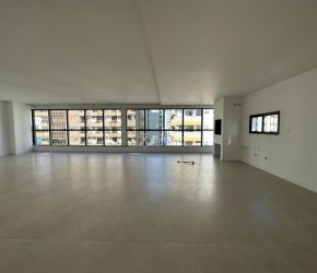Apartamento no Bairro Jardim Blumenau em Blumenau com 3 Dormitórios (3 suítes) e 260 m² - 3823957