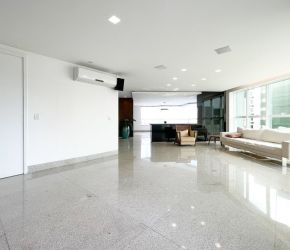 Apartamento no Bairro Jardim Blumenau em Blumenau com 3 Dormitórios (3 suítes) e 217 m² - 2271