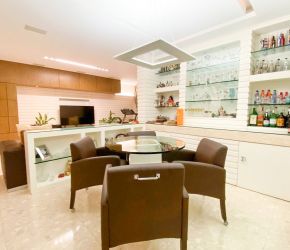 Apartamento no Bairro Jardim Blumenau em Blumenau com 3 Dormitórios (3 suítes) e 215 m² - 1782