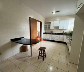 Apartamento no Bairro Ponta Aguda em Blumenau com 3 Dormitórios (1 suíte) e 150 m² - AP0490