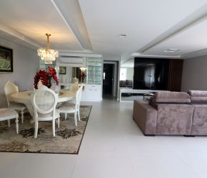 Apartamento no Bairro Ponta Aguda em Blumenau com 3 Dormitórios (3 suítes) e 234 m² - 517
