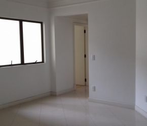 Apartamento no Bairro Ponta Aguda em Blumenau com 3 Dormitórios (3 suítes) e 257 m² - 2122