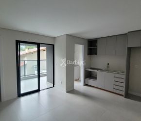 Apartamento no Bairro Velha em Blumenau com 2 Dormitórios (2 suítes) e 81 m² - 3825081